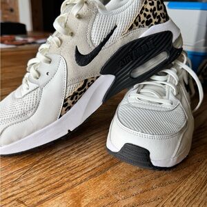 Nike Air Max Women's Sneakers - White, Black, and Tan